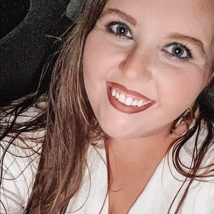 Meet your Posher, Leanna